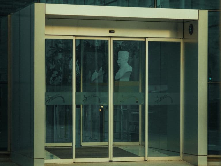 Ofis Girişi Otomatik Kapı kapak görseli
